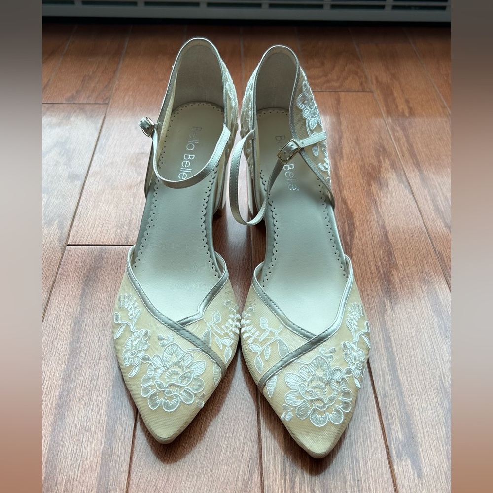 BRAND NEW NEVER WORN Bella Belle Lace Wedding Shoes Size 11